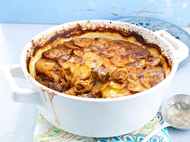 Sauerkrautgulasch mit Kartoffelgratin-Deckel Rezept
