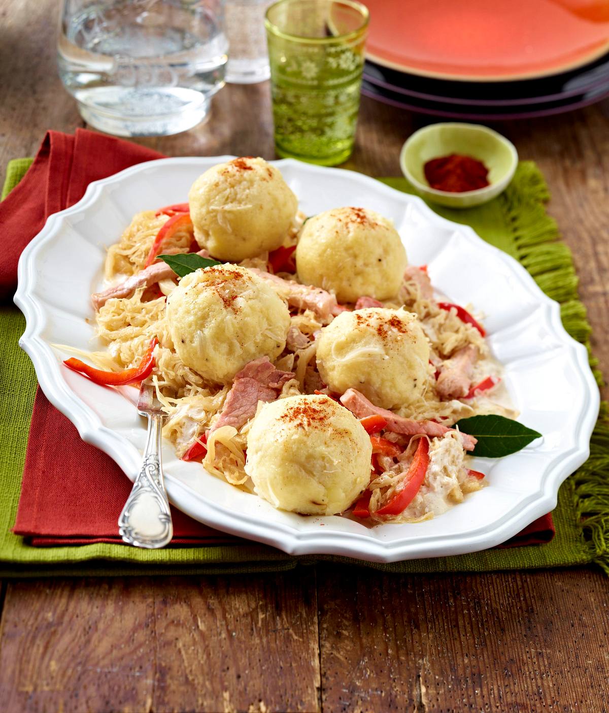 Sauerkrautknödel mit Kasseler-Paprika-Pfanne Rezept