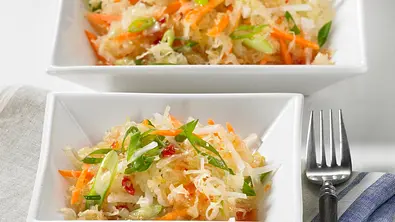 Sauerkrautsalat auf asiatische Art Rezept - Foto: LECKER @ Bauer Media Group