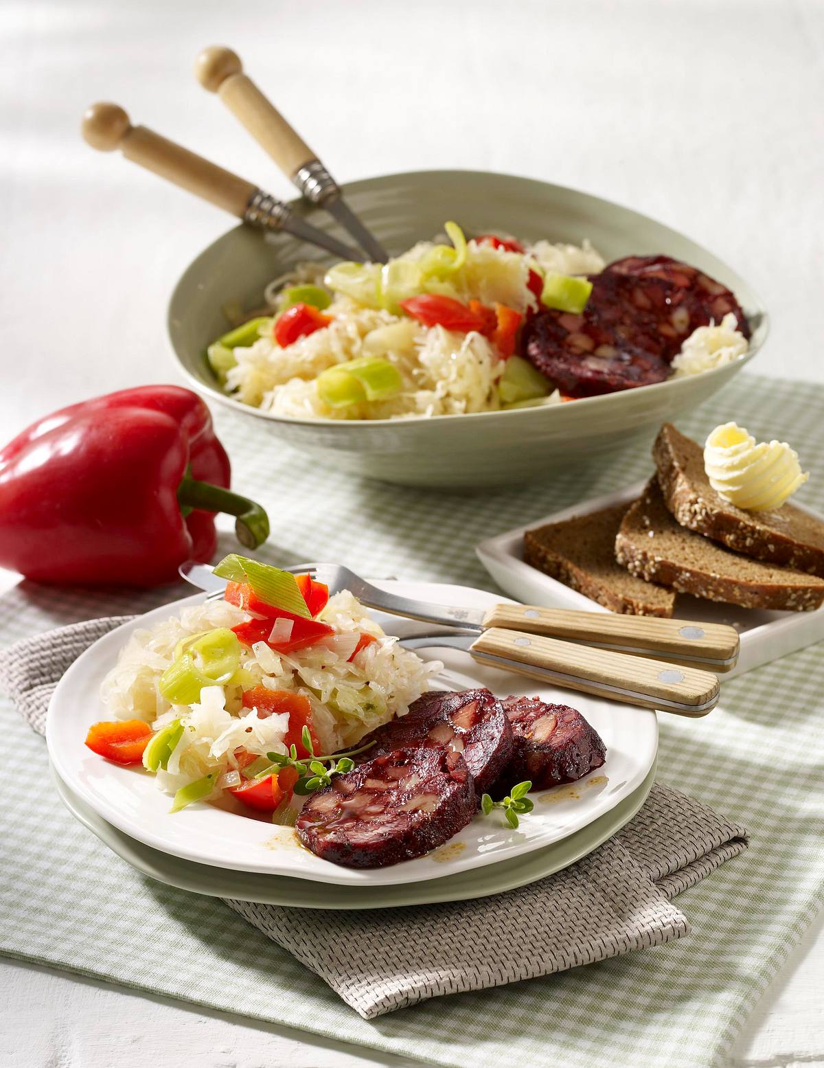 Sauerkrautsalat mit Blutwurst Rezept