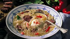 Sauerkrautsuppe mit Blutwurst Rezept - Foto: LECKER @ Bauer Media Group