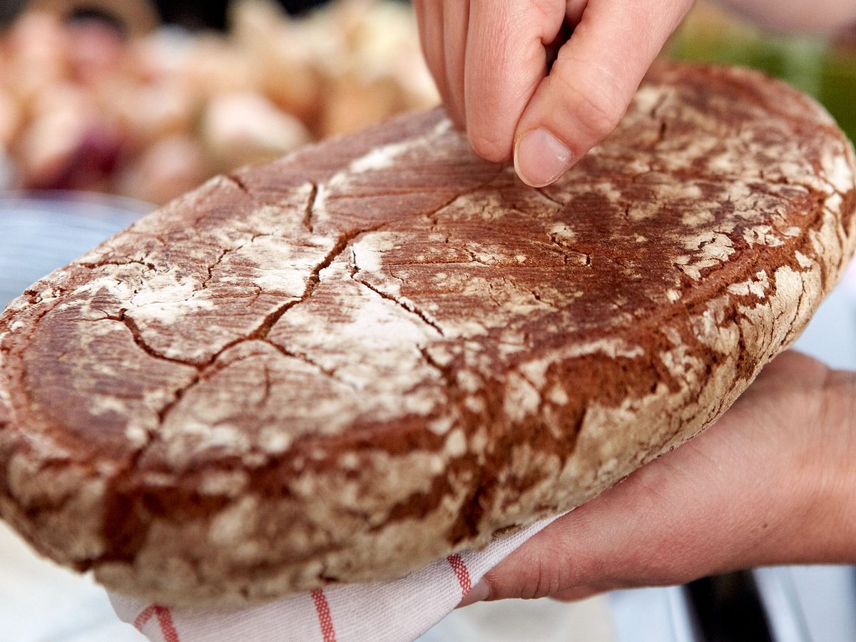 Sauerteigbrot backen: Klopftest machen