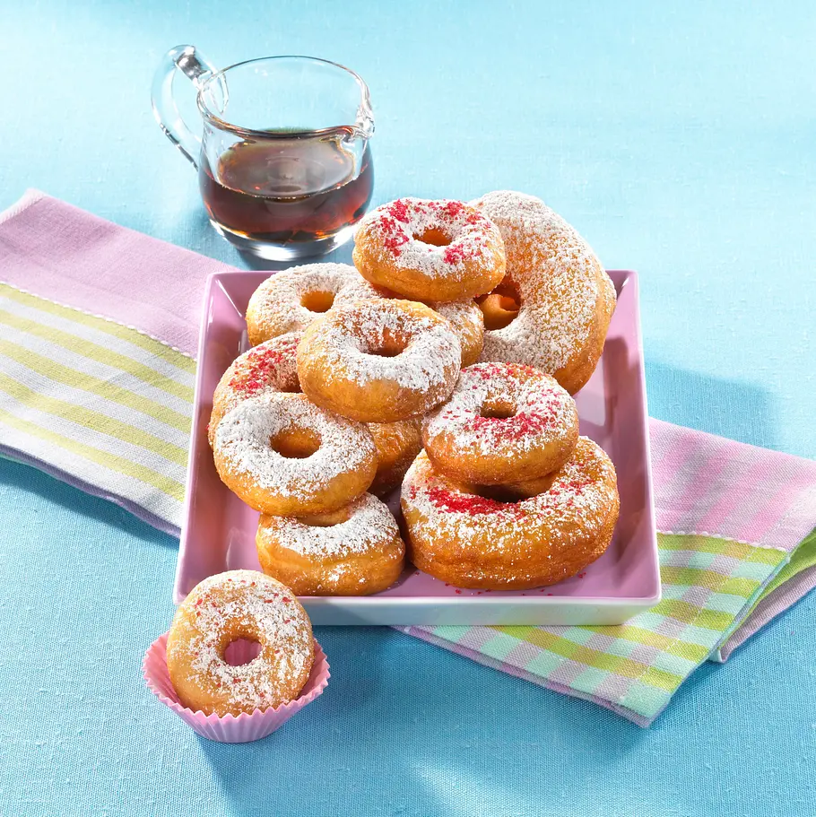 Saure-Sahne-Donuts mit Ahornsirup Rezept Saure-Sahne-Donuts mit Ahornsirup Rezept