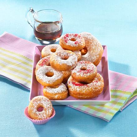 Saure-Sahne-Donuts mit Ahornsirup Rezept Saure-Sahne-Donuts mit Ahornsirup Rezept