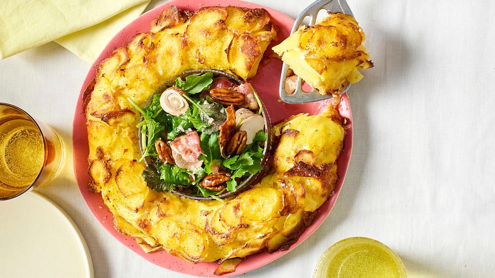 Savarin-Gratin zu Salat Rezept - Foto: House of Food / Bauer Food Experts KG