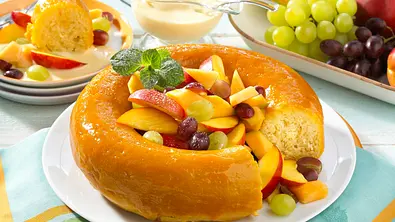 Savarin mit Früchten Rezept - Foto: LECKER @ Bauer Media Group