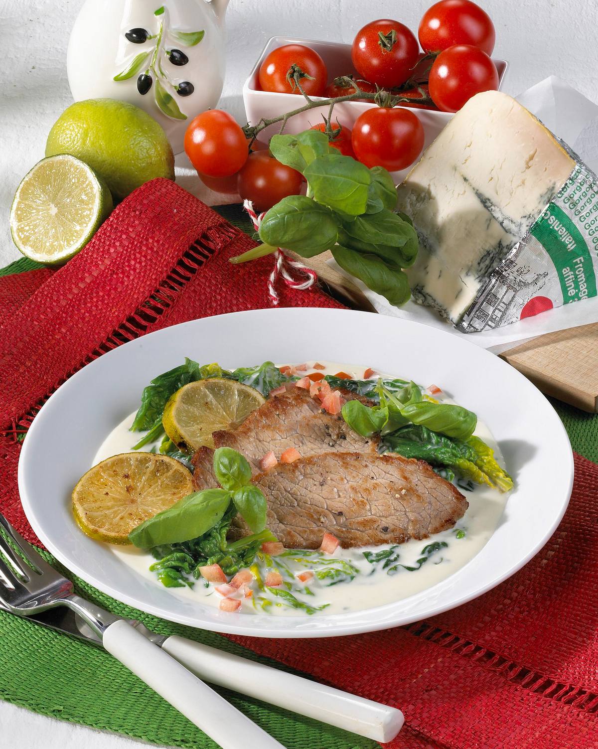 Scaloppine al Gorgonzola (Kalbsschnitzel mit Blattspinat und Gorgonzola) Rezept