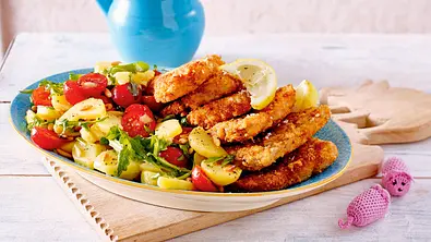 Scaloppine Parmigiano mit Kartoffelsalat Rezept - Foto: LECKER @ Bauer Media Group