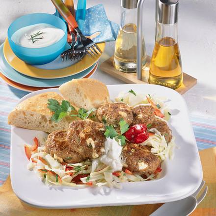 Schafskäse-Frikadellen zu Krautsalat Rezept Schafskäse-Frikadellen zu Krautsalat Rezept