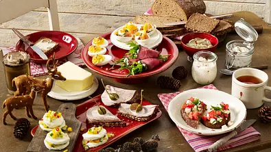 Schafskäse-Bruschetta Rezept - Foto: LECKER @ Bauer Media Group