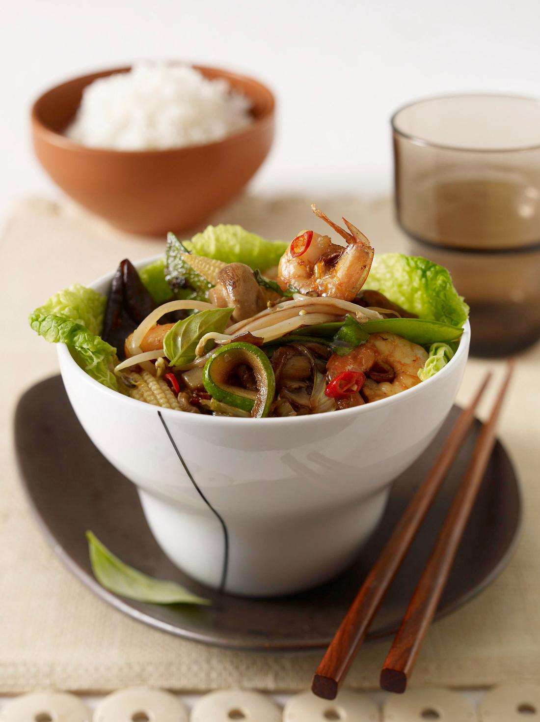 Scharfe Garnelen mit Wok-Gemüse (Promi- Wayne Carpendale) Rezept | LECKER