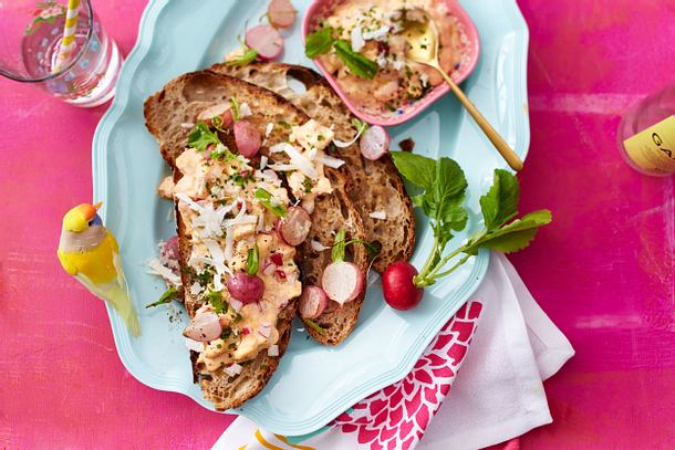 Scharfe Meerrettich-Obazda-Crostini Rezept Scharfe Meerrettich-Obazda-Crostini Rezept