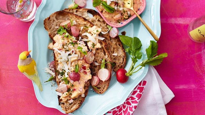 Scharfe Meerrettich-Obazda-Crostini Rezept - Foto: House of Food / Bauer Food Experts KG