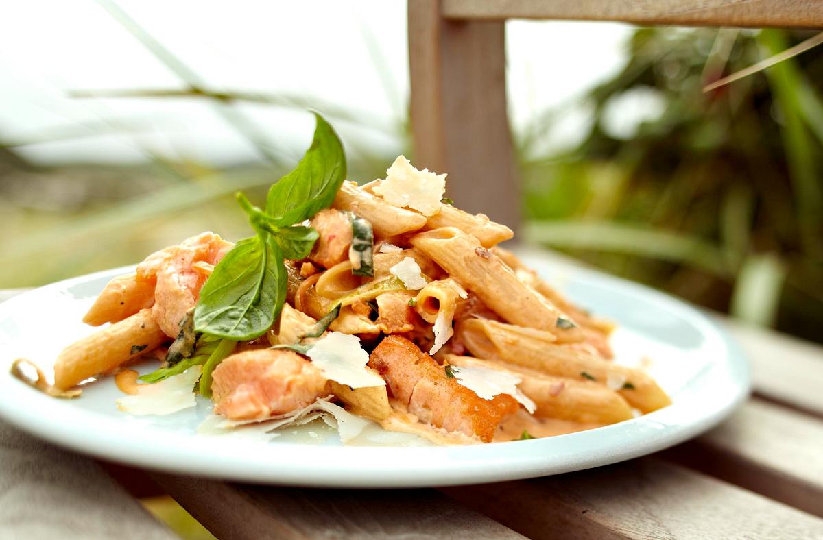 Scharfe Rigatoni mit Lachs in Peperoni-Käse-Creme Rezept