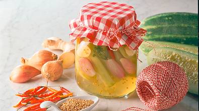 Scharfe Senfgurken Rezept - Foto: LECKER @ Bauer Media Group