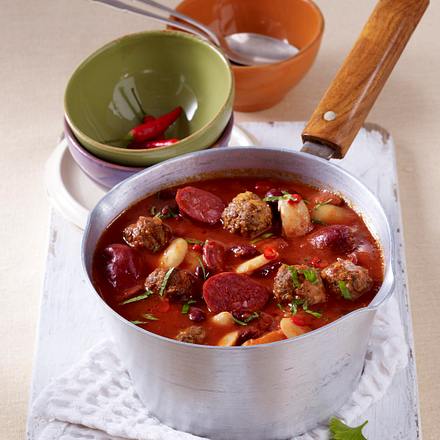 Scharfer Bohneneintopf mit Chorizo und Hackfleischbällchen Rezept Scharfer Bohneneintopf mit Chorizo und Hackfleischbällchen Rezept