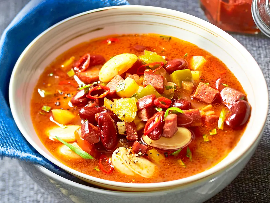 Scharfer Bohnentopf mit Kabanossi Rezept Scharfer Bohnentopf mit Kabanossi Rezept