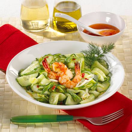 Scharfer Gurkensalat mit Garnelen Rezept Scharfer Gurkensalat mit Garnelen Rezept
