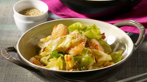 Scharfer Kohl-Wok mit Garnelen Rezept - Foto: House of Food / Bauer Food Experts KG