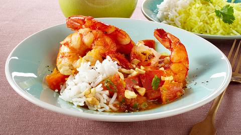 Scharfes Garnelen-Tomaten-Curry und Gurken-Raita und Basmatireis Rezept - Foto: House of Food / Bauer Food Experts KG