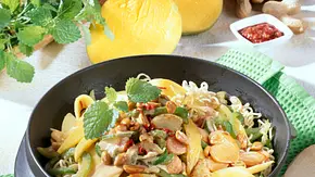 Scharfes Wokgemüse mit Mango Rezept - Foto: LECKER @ Bauer Media Group