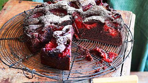 Schaumschläger-Schokokuchen mit Pflaumenprahler Rezept - Foto: House of Food / Bauer Food Experts KG