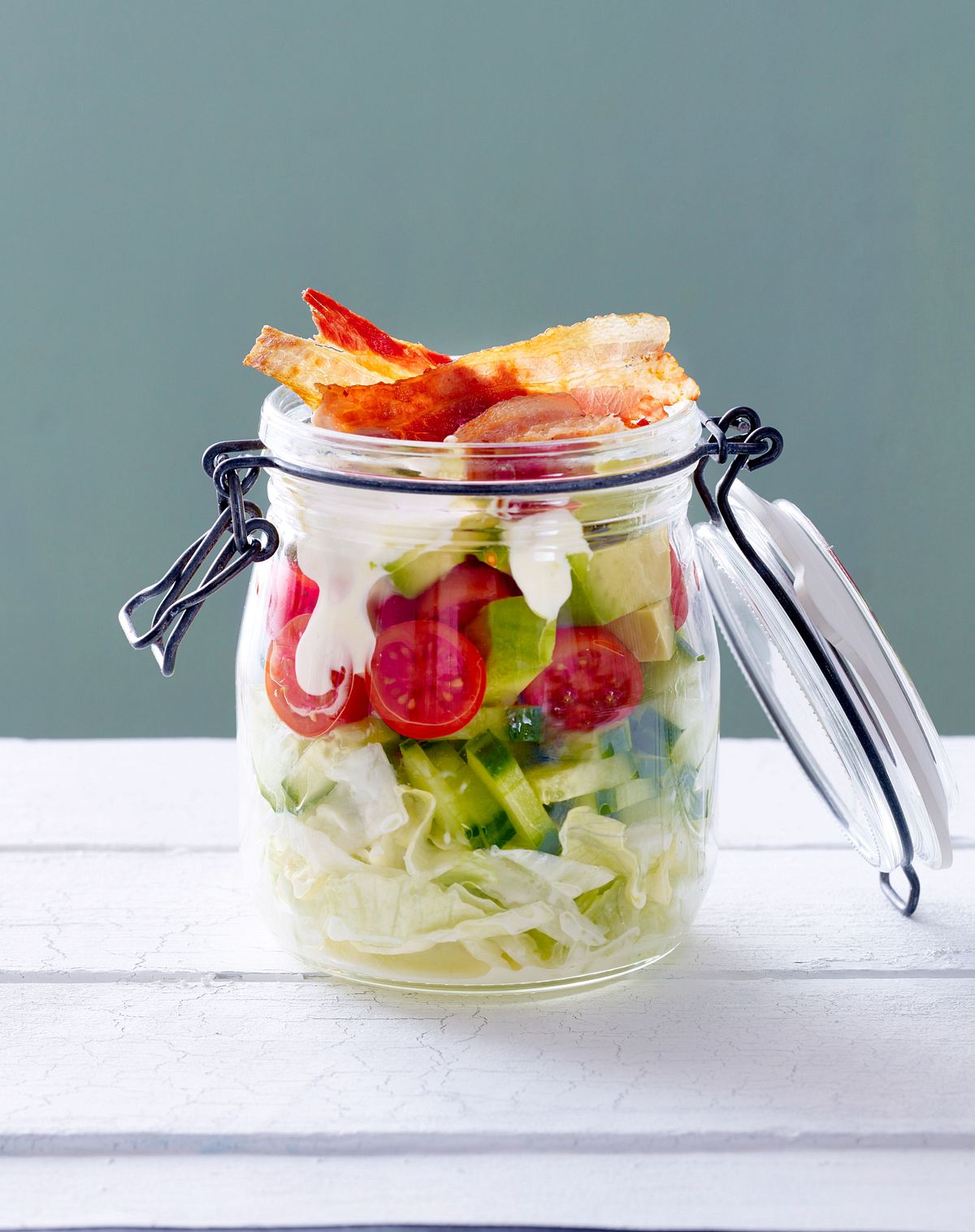 Schichtsalat mit Bacon und Salatgurke Rezept