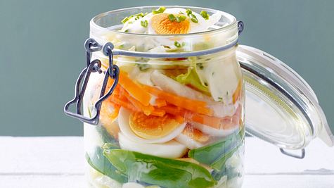 Schichtsalat mit Ei und Zuckerschoten Rezept - Foto: House of Food / Bauer Food Experts KG