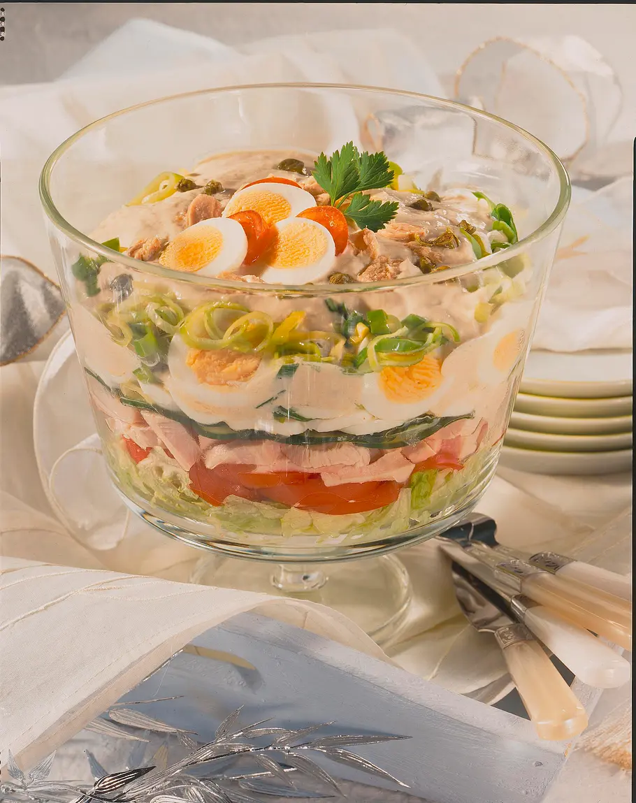 Schichtsalat mit Thunfischsoße Rezept Schichtsalat mit Thunfischsoße Rezept