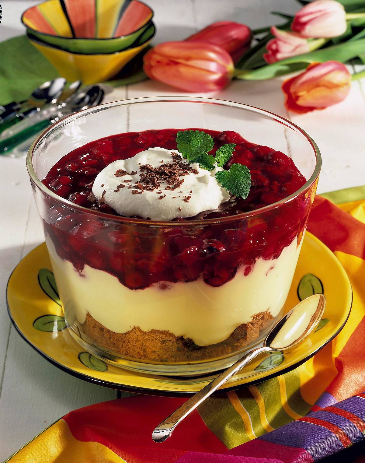 Schichtspeise mit Honigkuchen Rezept