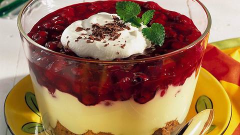 Schichtspeise mit Honigkuchen Rezept - Foto: House of Food / Bauer Food Experts KG