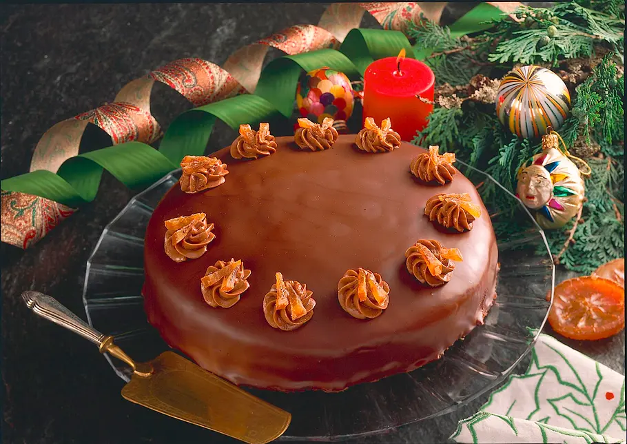 Schichttorte mit Nougat und kandierten Orangen Rezept Schichttorte mit Nougat und kandierten Orangen Rezept