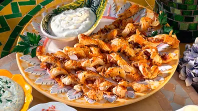Schinken-Käsestangen mit dreierlei Dips Rezept - Foto: LECKER @ Bauer Media Group
