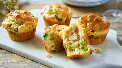 Schinken-Muffins mit Erbsen - Foto: LECKER @ Bauer Media Group