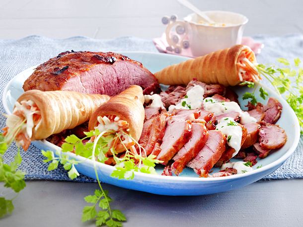 Schinkenbraten mit Bärlauchremoulade & Karottenhörnchen Rezept Schinkenbraten mit Bärlauchremoulade & Karottenhörnchen Rezept