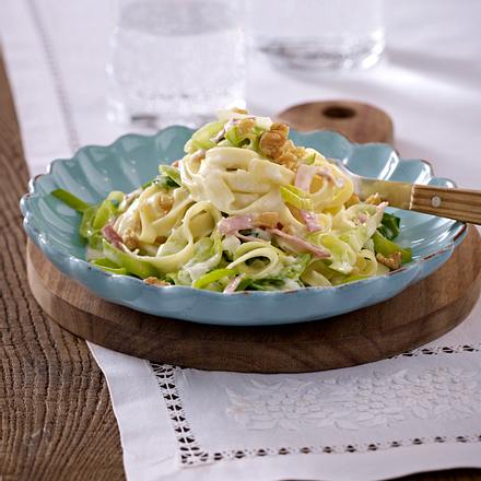 Schinkennudeln mit Walnüssen Rezept