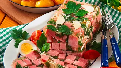 Schinkensülze mit neuen Kartoffeln Rezept - Foto: LECKER @ Bauer Media Group