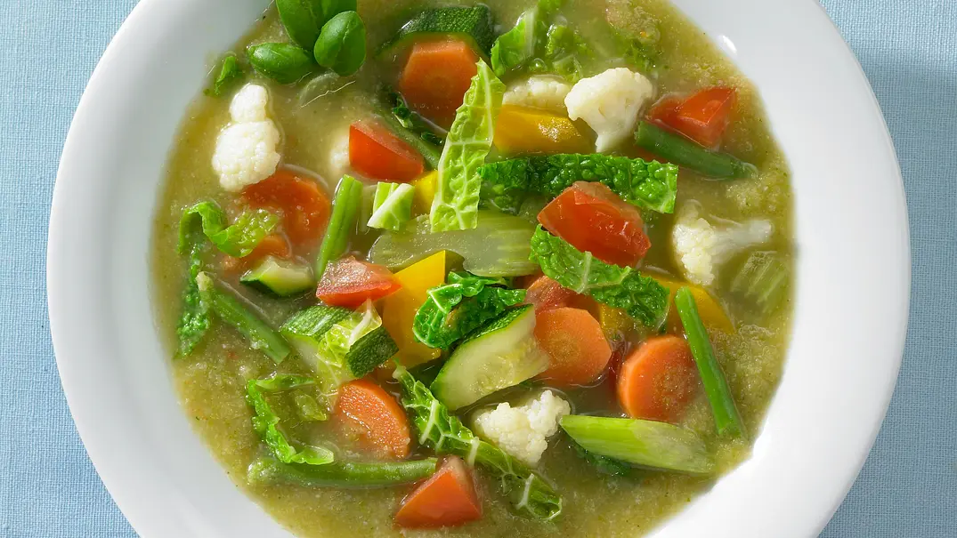 Schlanke Kohlsuppe Rezept - Foto: LECKER @ Bauer Media Group