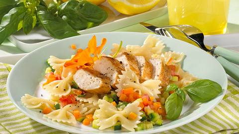 Schleifchen-Nudelsalat Rezept - Foto: House of Food / Bauer Food Experts KG