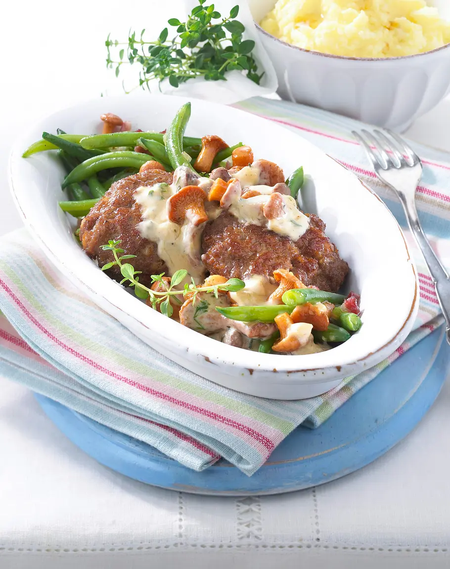 Schlemmer-Frikadellen mit Pfifferlingsrahm Rezept
