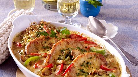 Schlemmerschnitzel in Paprika-Pilz-Rahm Rezept - Foto: House of Food / Bauer Food Experts KG