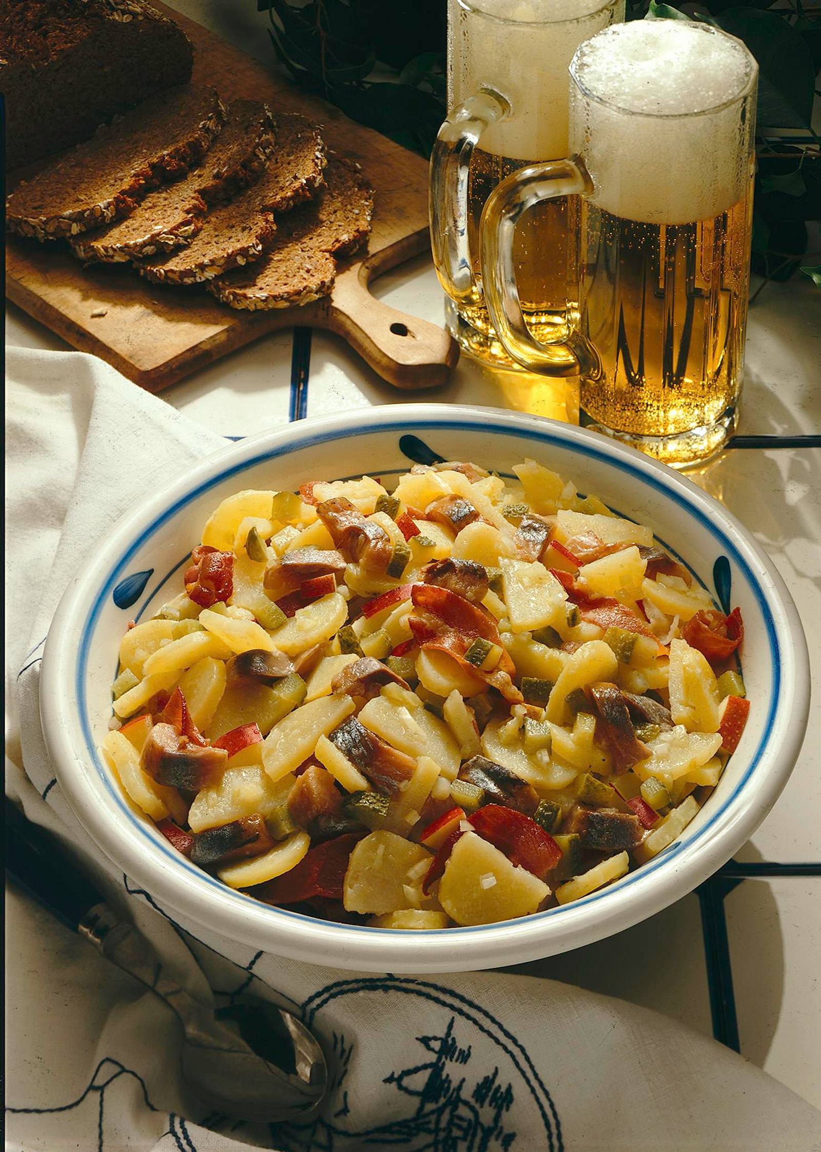 Schlesischer Kartoffelsalat mit Matjes Rezept | LECKER