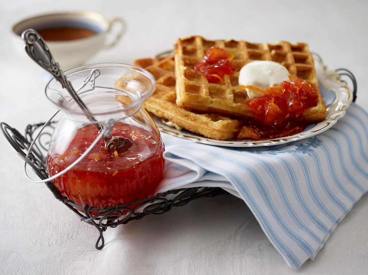 Schmandwaffeln mit Blutorangen- Rooibos-Marmelade Rezept