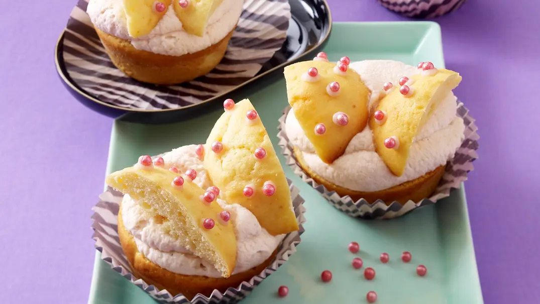 Schmetterlings-Muffins mit Erdbeersahne Rezept - Foto: LECKER @ Bauer Media Group