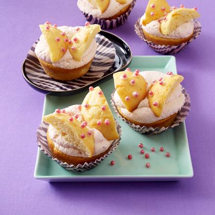 Schmetterlings-Muffins mit Erdbeersahne Rezept Schmetterlings-Muffins mit Erdbeersahne Rezept