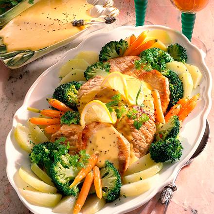 Schmetterlingssteaks auf Frühlingsgemüse und Hollandaise Rezept