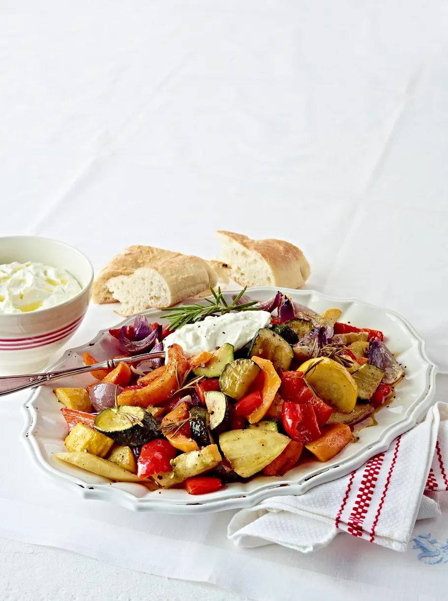 Schmorgemüse mit Feta-Dip Rezept Schmorgemüse mit Feta-Dip Rezept