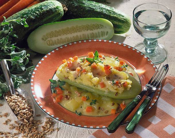 Schmorgurke mit Majoran-Kartoffelpüree Rezept Schmorgurke mit Majoran-Kartoffelpüree Rezept