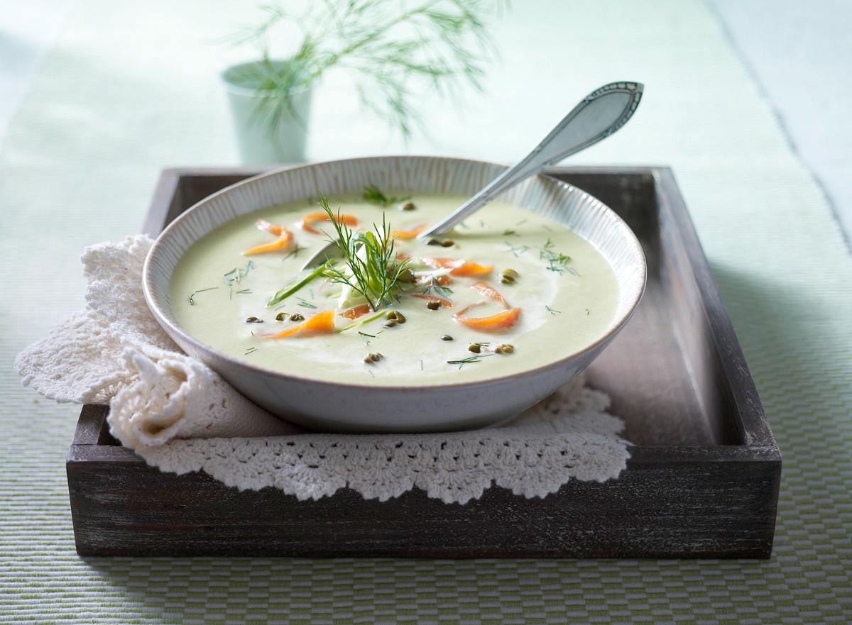 Schmorgurken-Cremesuppe mit Lachs Rezept