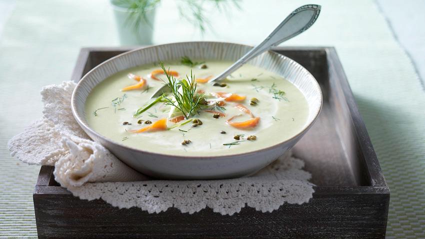 Schmorgurken-Cremesuppe mit Lachs Rezept - Foto: House of Food / Bauer Food Experts KG